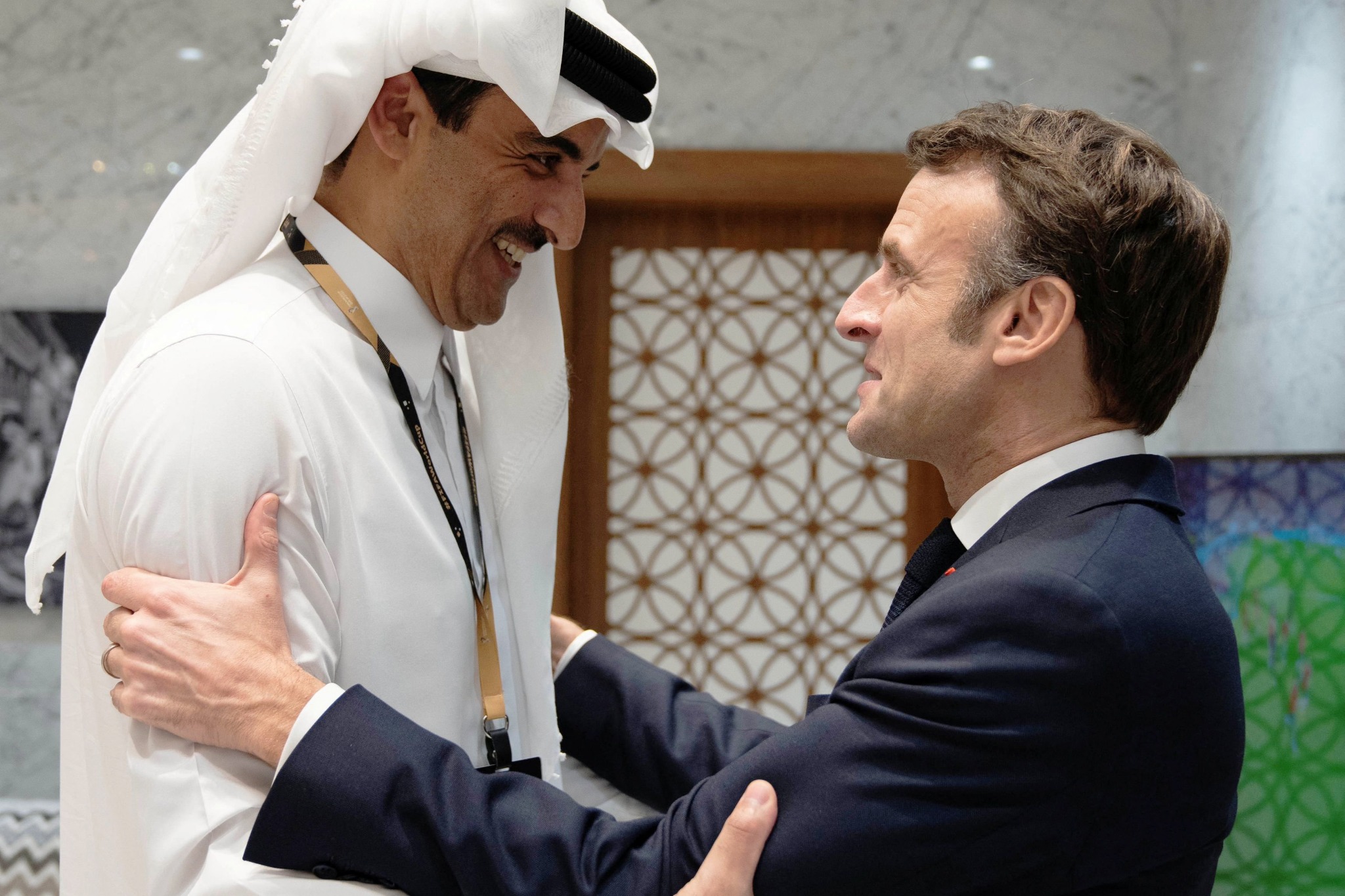 Rencontre officielle entre un responsable français et un dirigeant qatari, dans le cadre des relations entre la France et le Qatar.